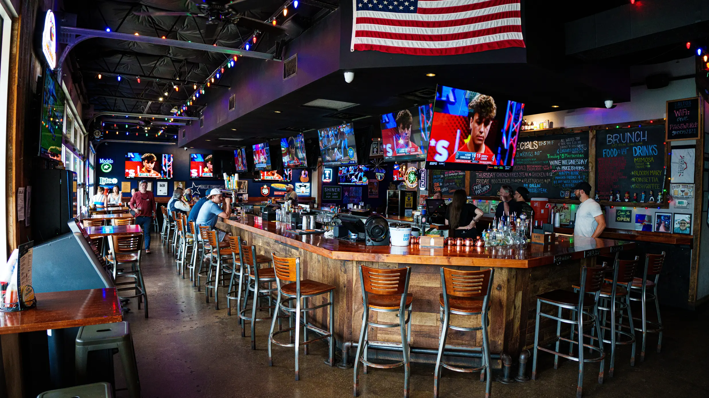 Avenue Sports Grill Atmosphere