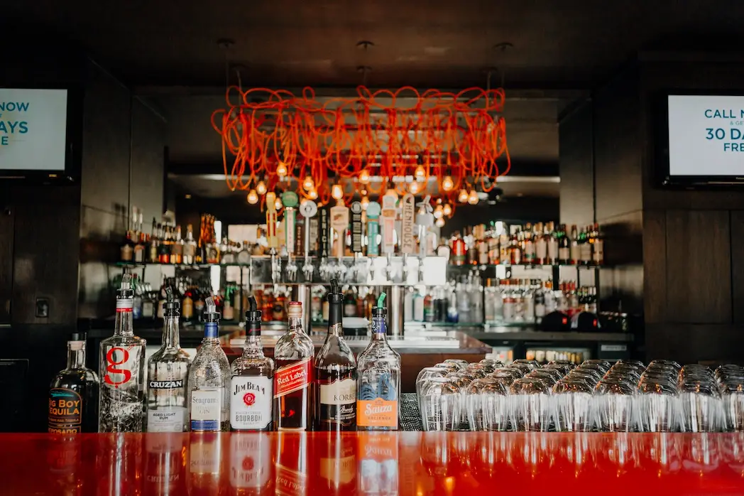 Lucca Bar & Grill hospitality